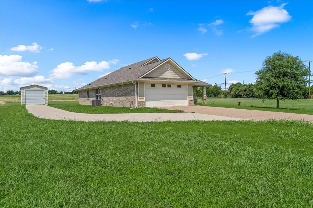 637 Hoffmeyer Lane Robinson, TX 76706