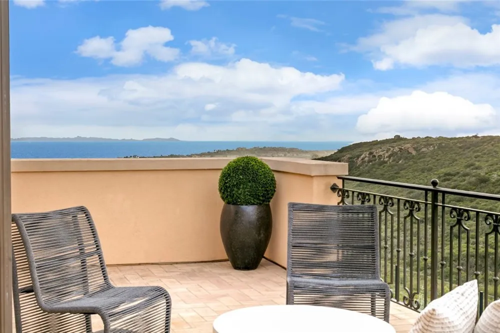 31 Seawatch Newport Coast, CA 92657