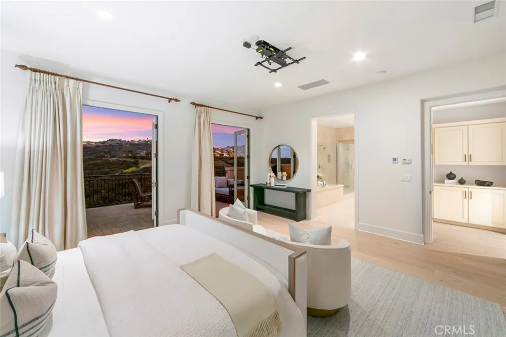 31 Seawatch Newport Coast, CA 92657