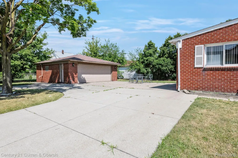 5635 OAKMAN BOULEVARD Dearborn City, MI 48126
