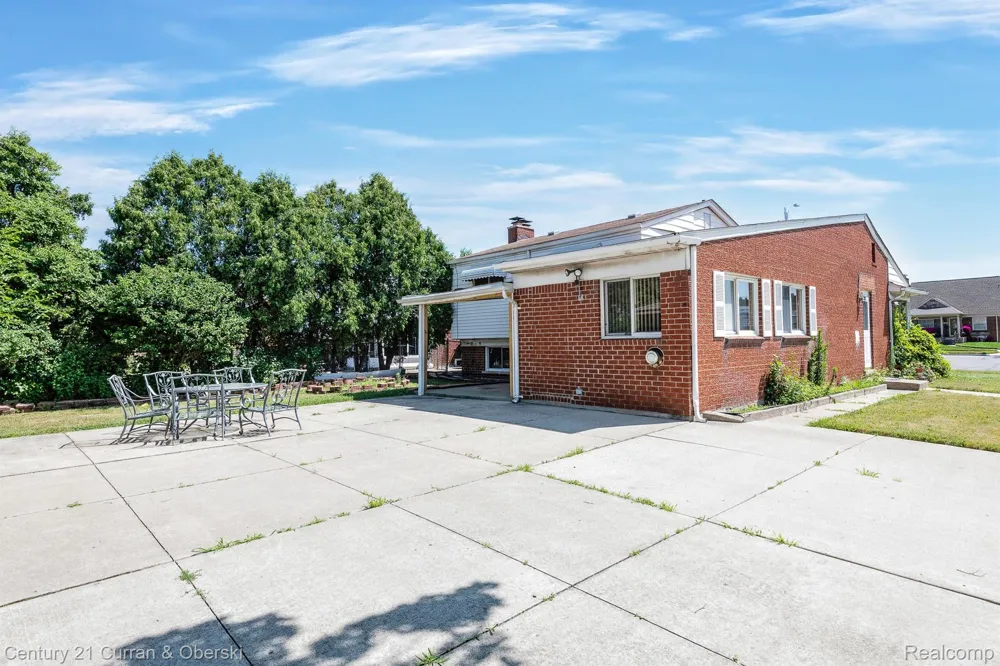 5635 OAKMAN BOULEVARD Dearborn City, MI 48126