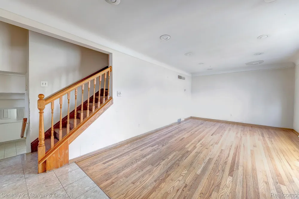 5635 OAKMAN BOULEVARD Dearborn City, MI 48126
