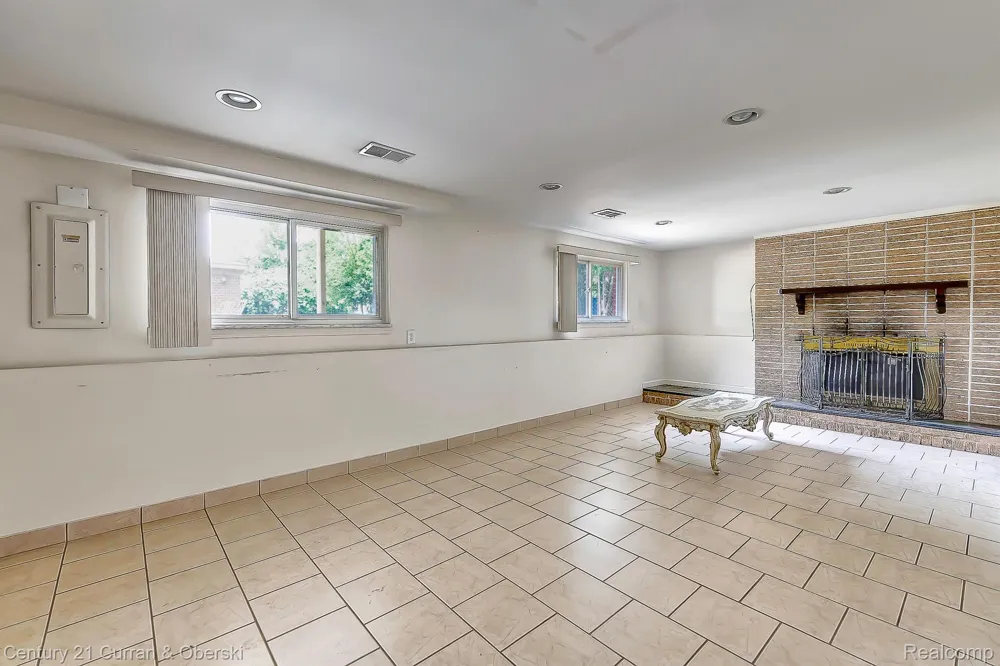 5635 OAKMAN BOULEVARD Dearborn City, MI 48126