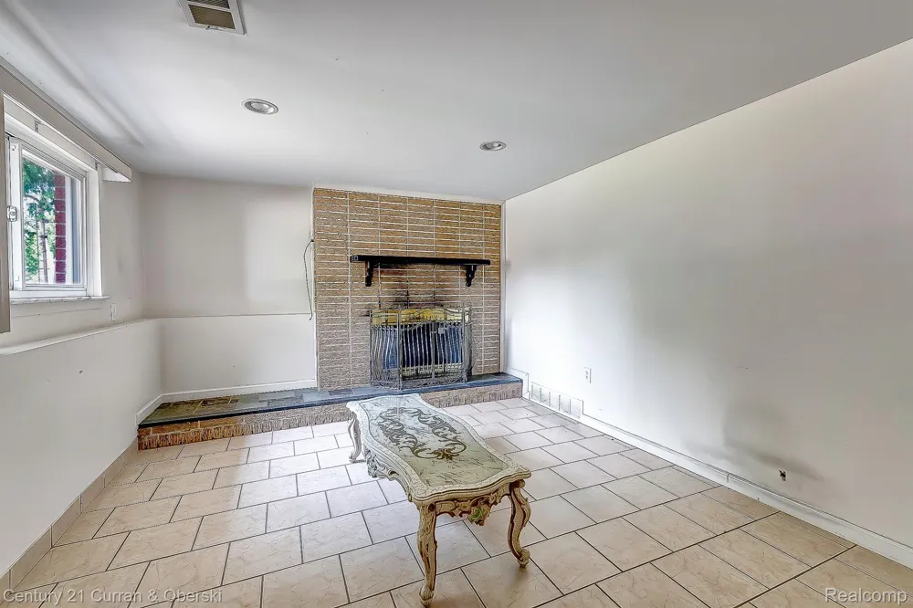 5635 OAKMAN BOULEVARD Dearborn City, MI 48126