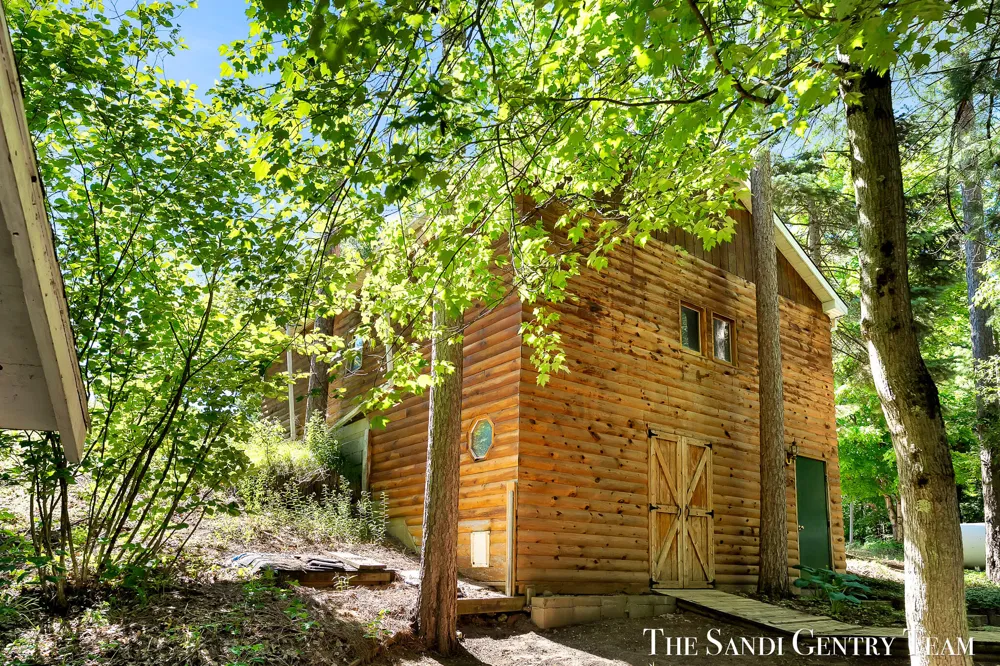 1360 E Bigelow Creek Trail Brooks Township, MI 49337