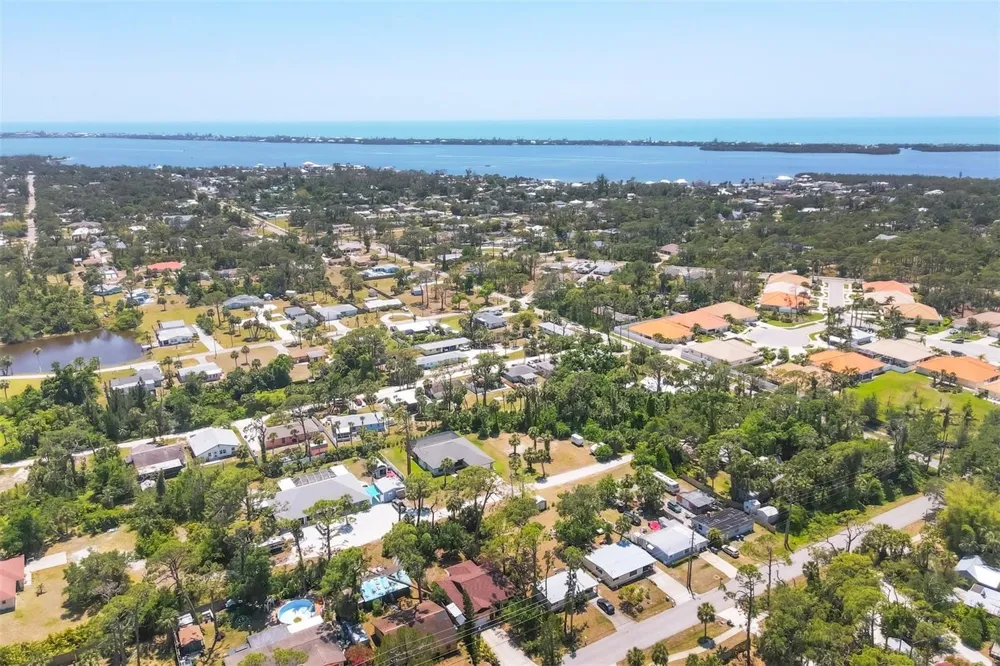 521 ARTISTS AVENUE Englewood, FL 34223