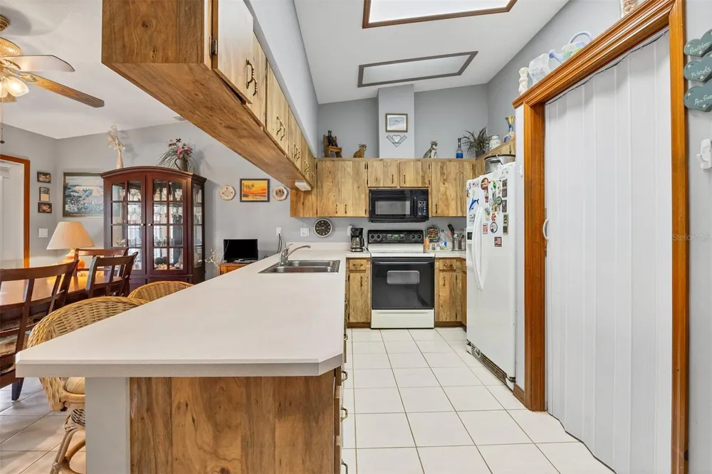 521 ARTISTS AVENUE Englewood, FL 34223