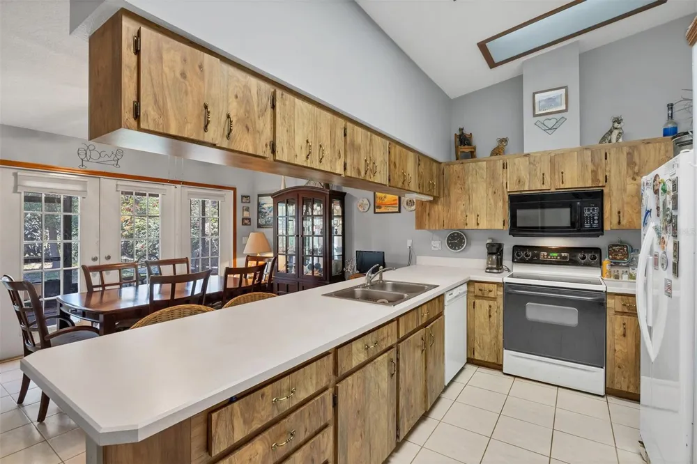 521 ARTISTS AVENUE Englewood, FL 34223