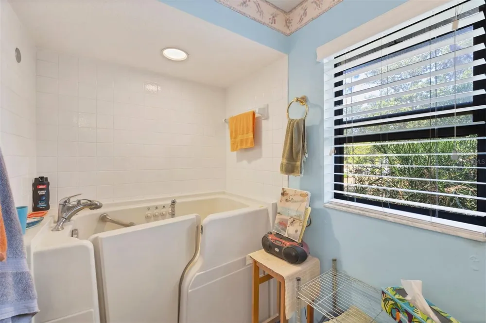 521 ARTISTS AVENUE Englewood, FL 34223