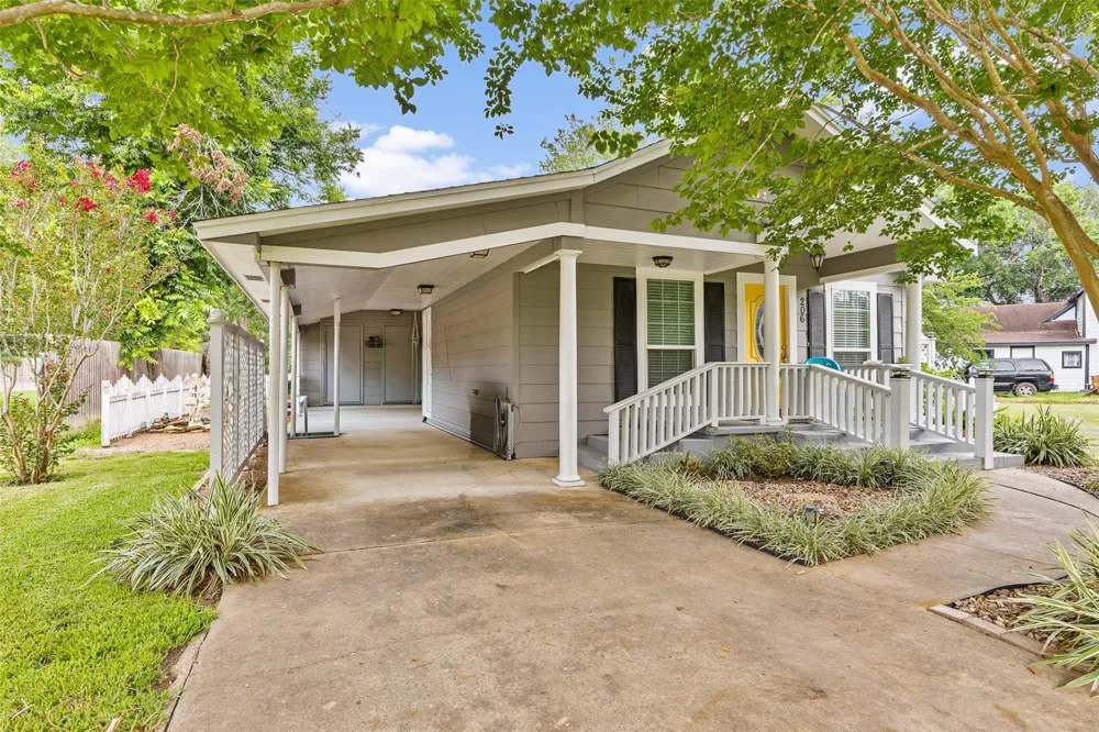 206 County Road 254 Ganado, TX 77962