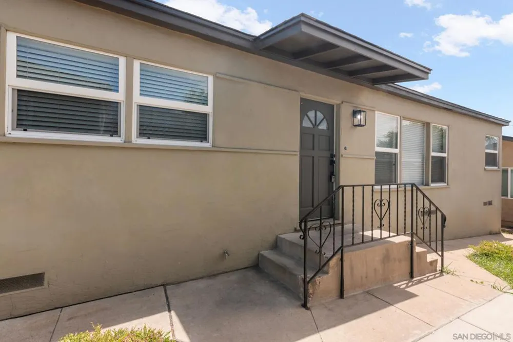 4233 Pepper Dr San Diego, CA 92105