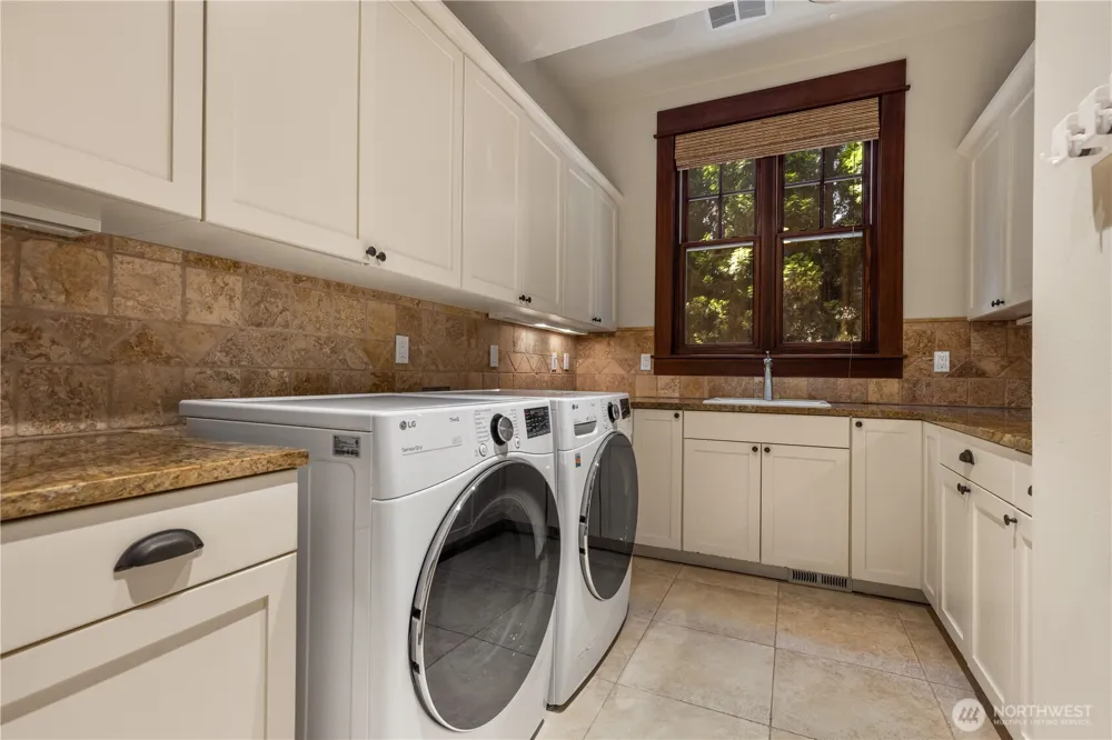 36207 SE Saint Andrews Lane Snoqualmie, WA 98065