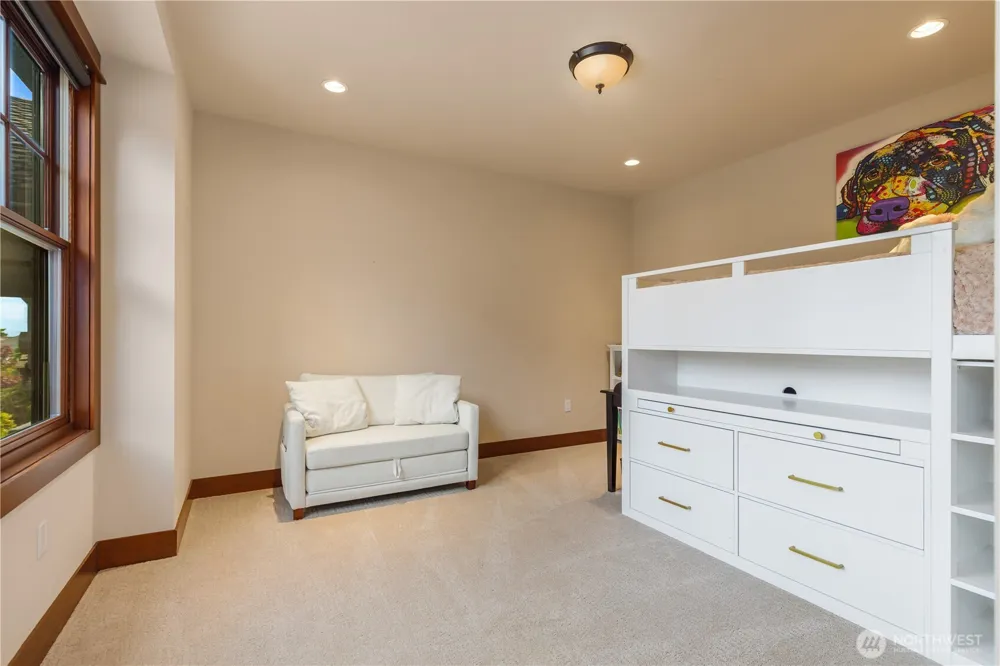 36207 SE Saint Andrews Lane Snoqualmie, WA 98065