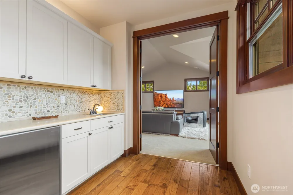 36207 SE Saint Andrews Lane Snoqualmie, WA 98065