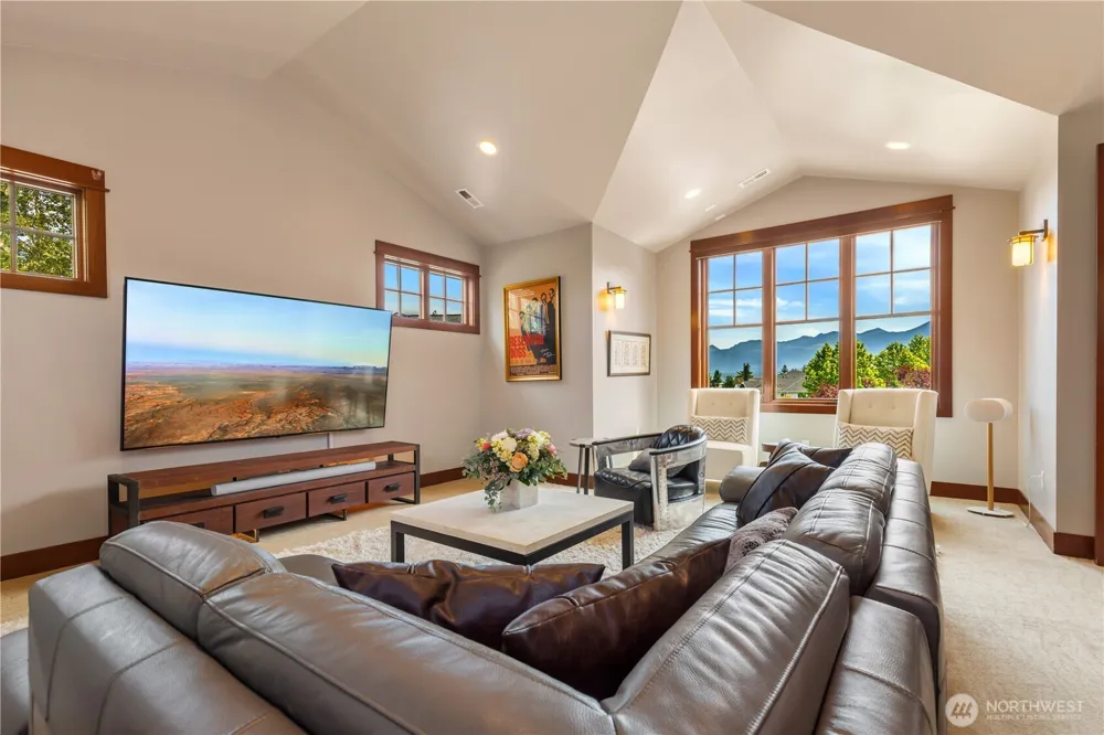 36207 SE Saint Andrews Lane Snoqualmie, WA 98065