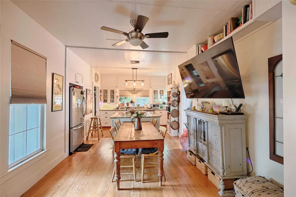 307 W Market Street Fayetteville, TX 78940