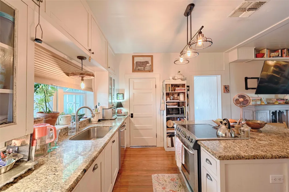 307 W Market Street Fayetteville, TX 78940