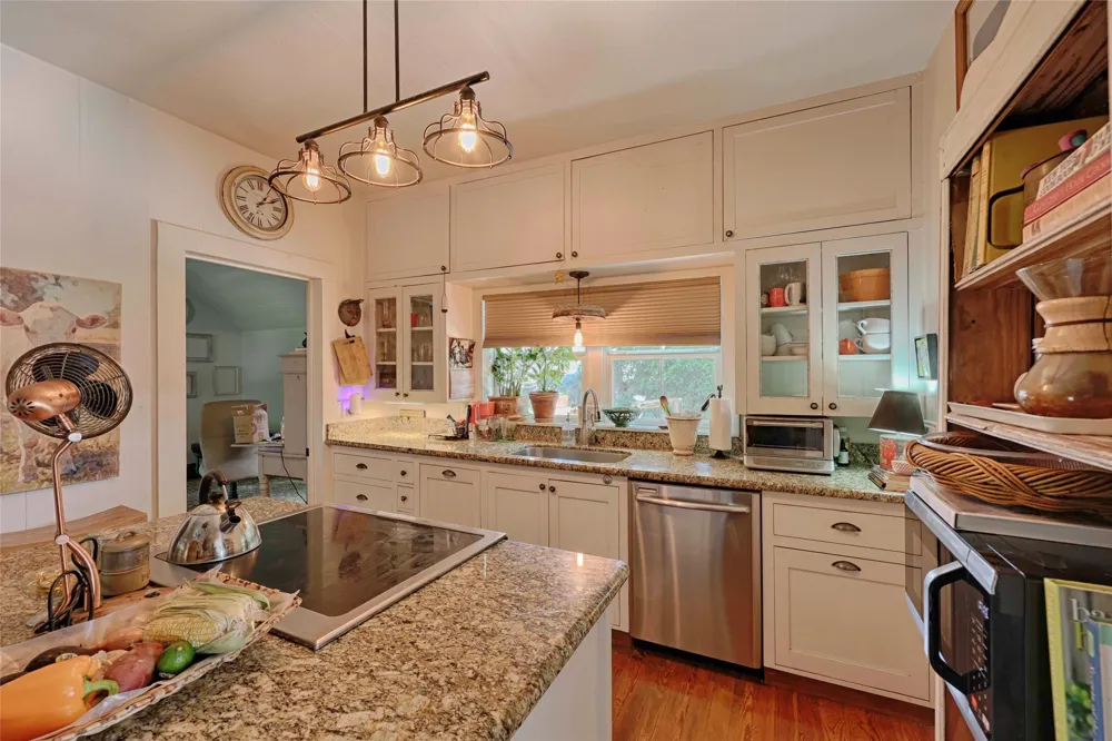 307 W Market Street Fayetteville, TX 78940