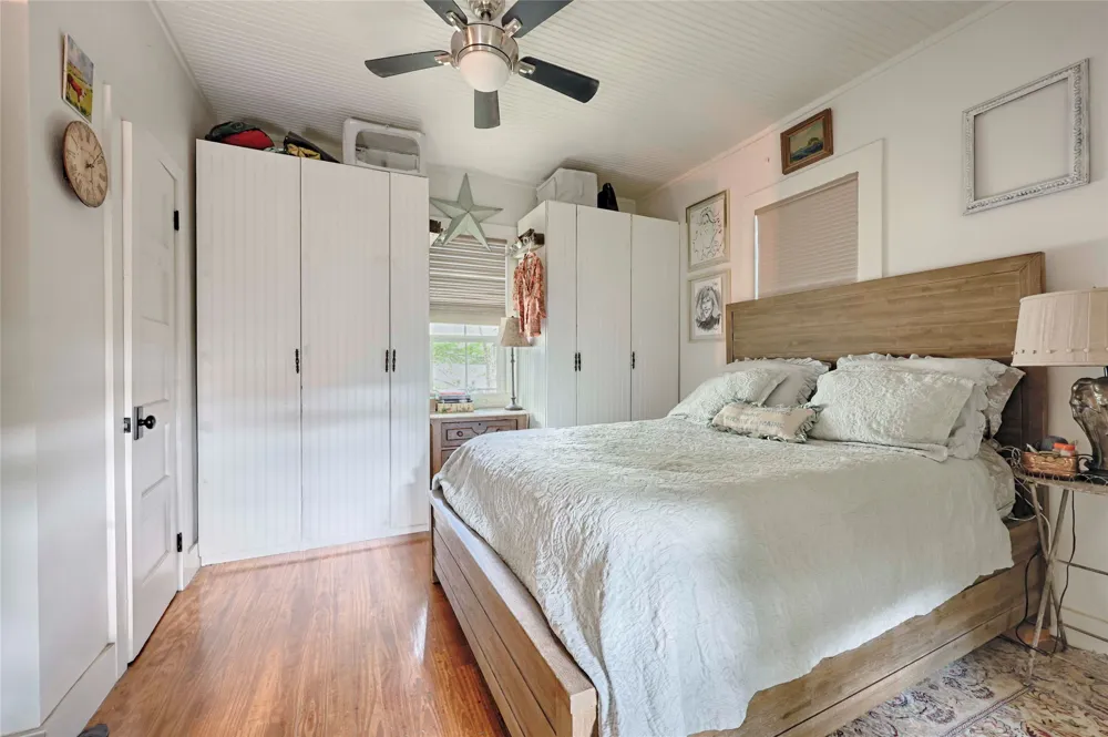 307 W Market Street Fayetteville, TX 78940