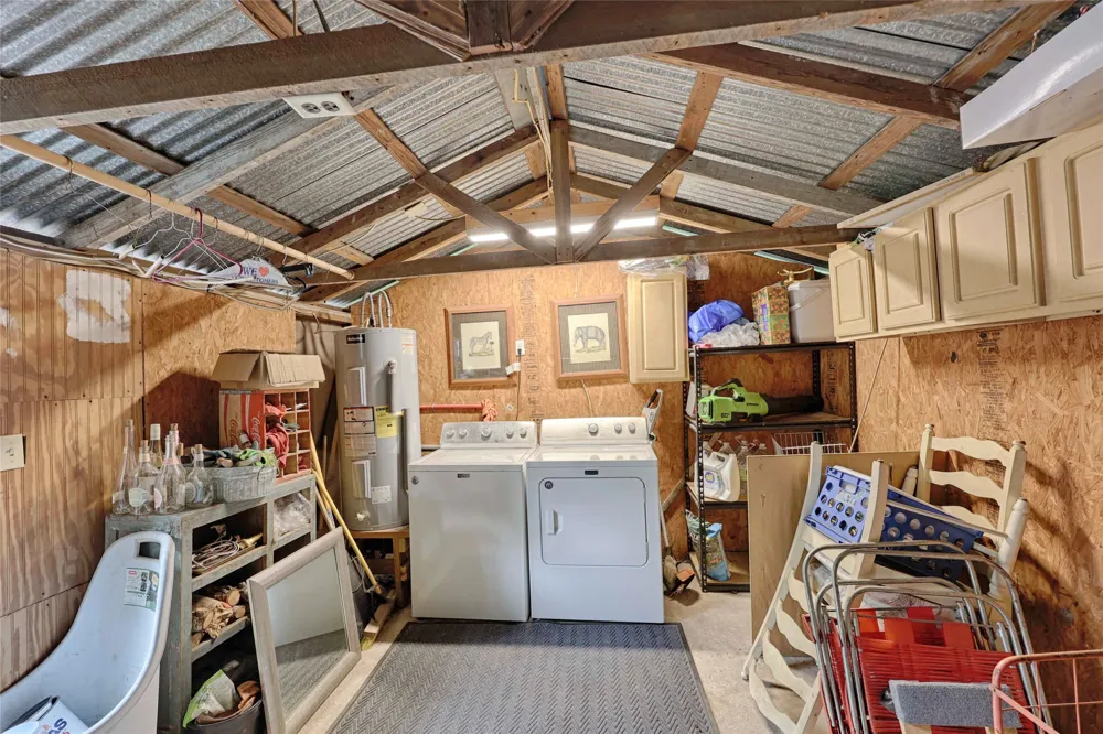 307 W Market Street Fayetteville, TX 78940