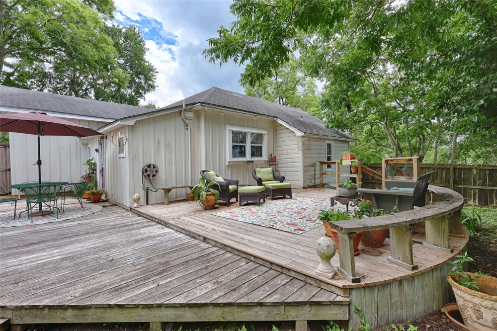 307 W Market Street Fayetteville, TX 78940