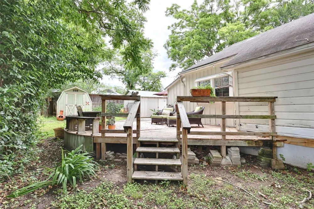307 W Market Street Fayetteville, TX 78940