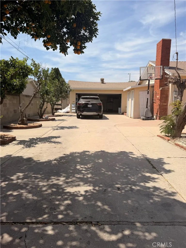 22233 Roscoe West Hills, CA 91304