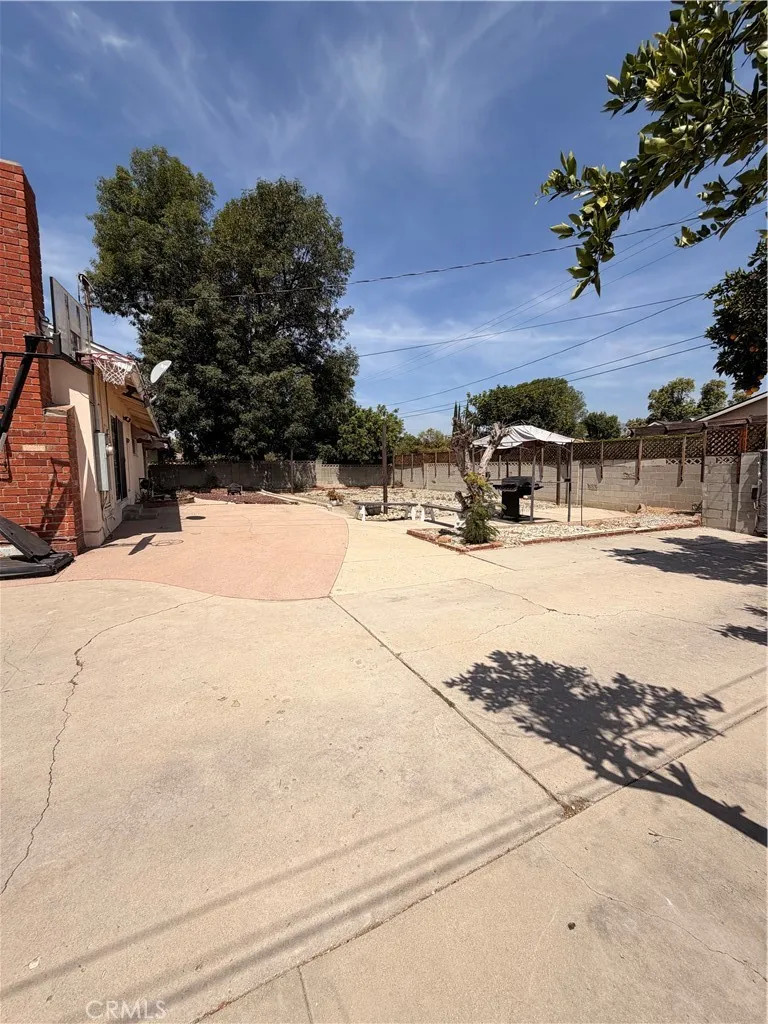 22233 Roscoe West Hills, CA 91304