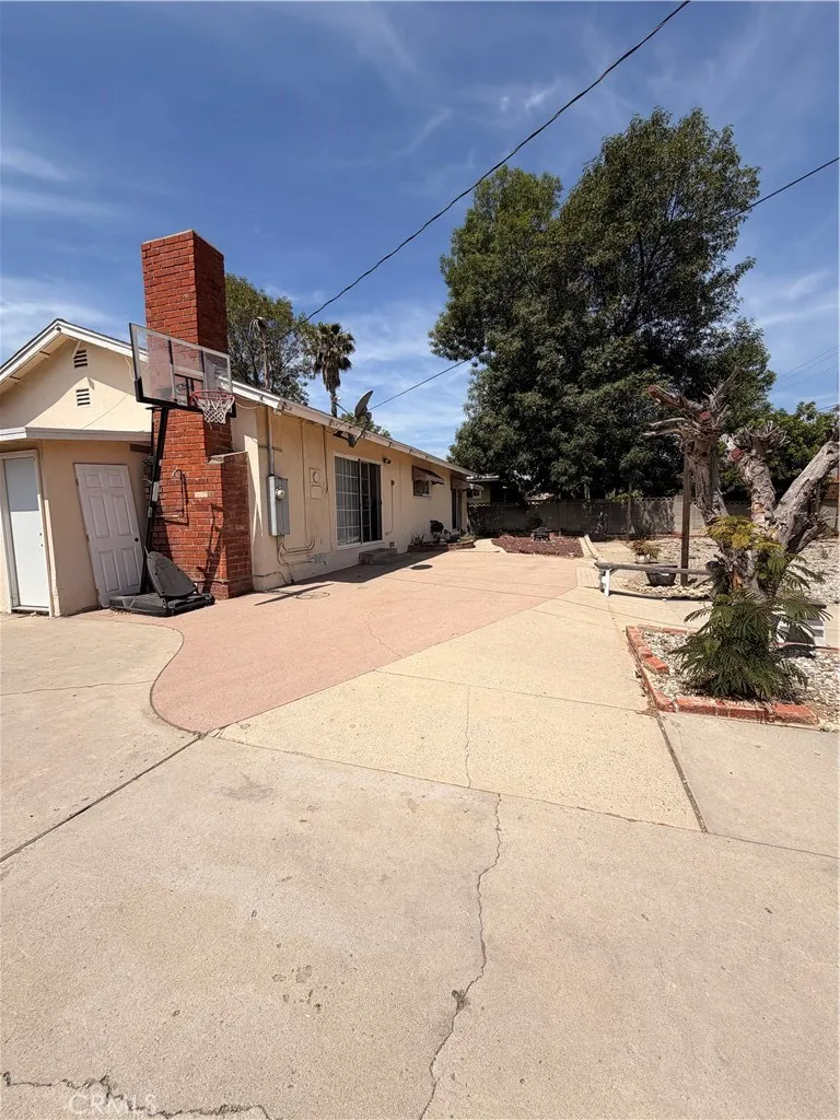 22233 Roscoe West Hills, CA 91304