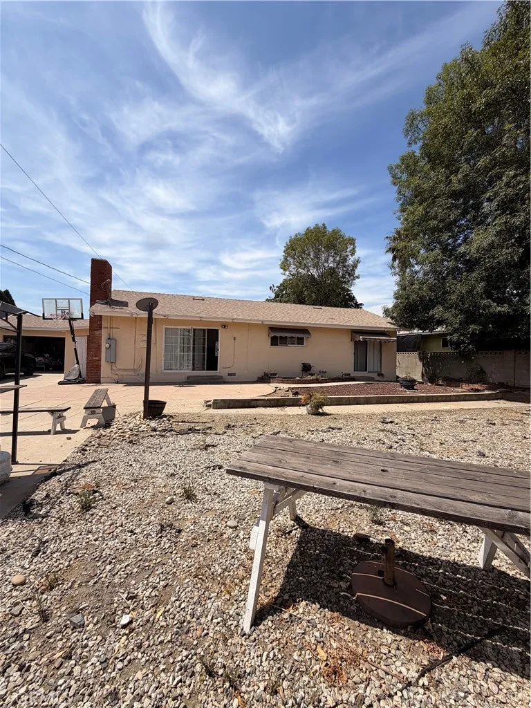 22233 Roscoe West Hills, CA 91304