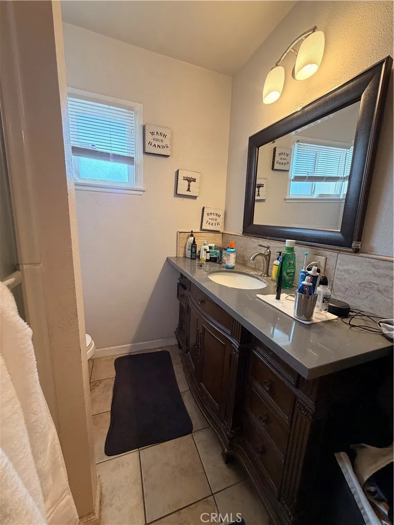 22233 Roscoe West Hills, CA 91304