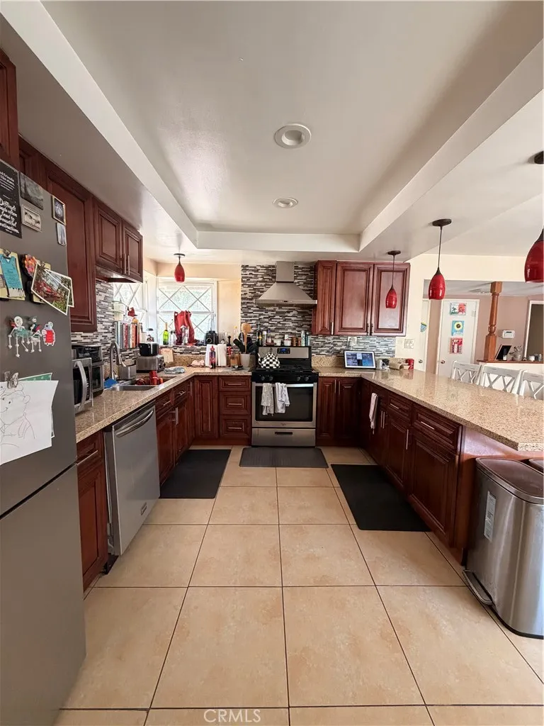 22233 Roscoe West Hills, CA 91304