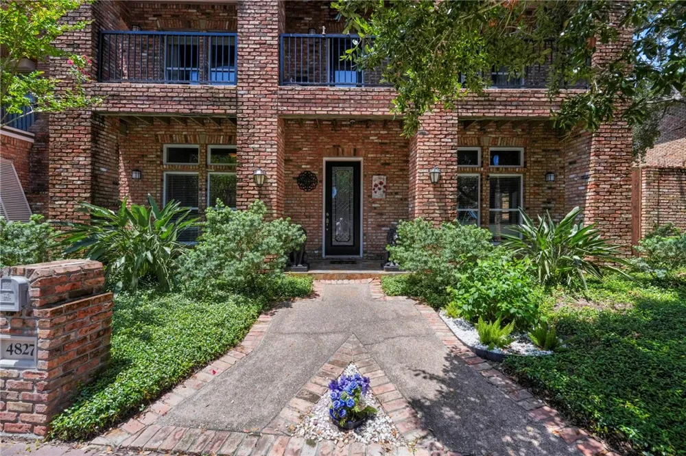 4827 Ocean Drive Corpus Christi, TX 78412