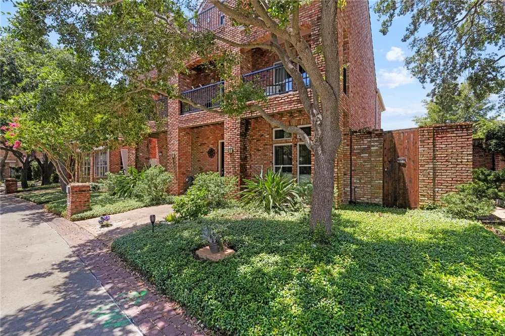 4827 Ocean Drive Corpus Christi, TX 78412
