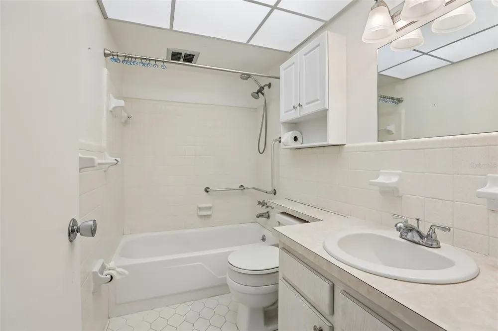 11225 82ND AVENUE #102 Seminole, FL 33772