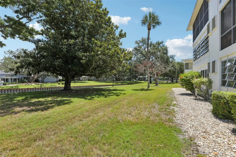 11225 82ND AVENUE #102 Seminole, FL 33772