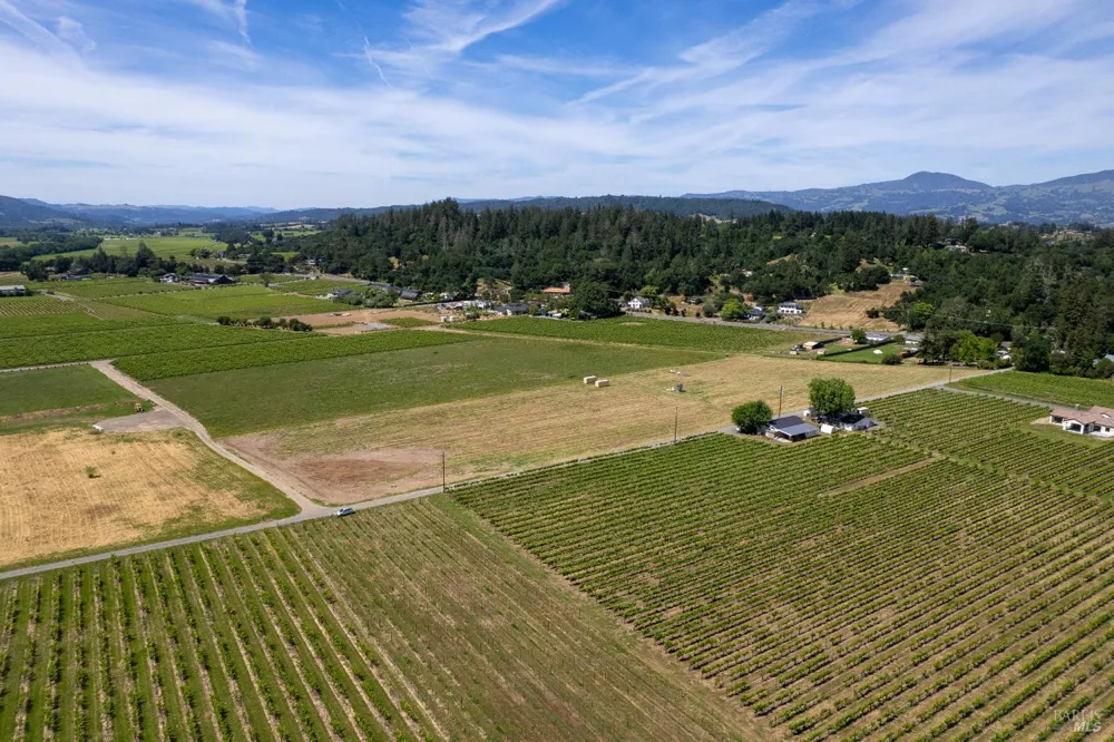 835 Dry Creek Road Healdsburg, CA 95448