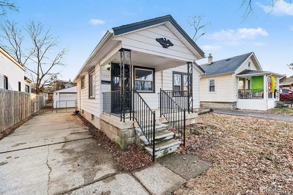 1228 E Jarvis Avenue Hazel Park City, MI 48030