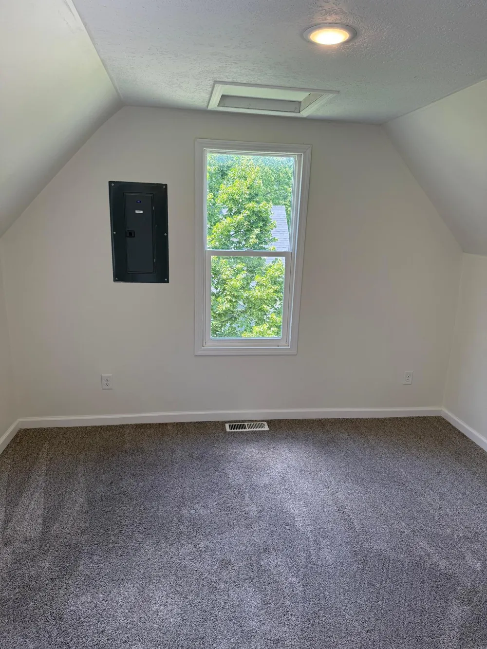 647 2nd Avenue SW Hutchinson, MN 55350