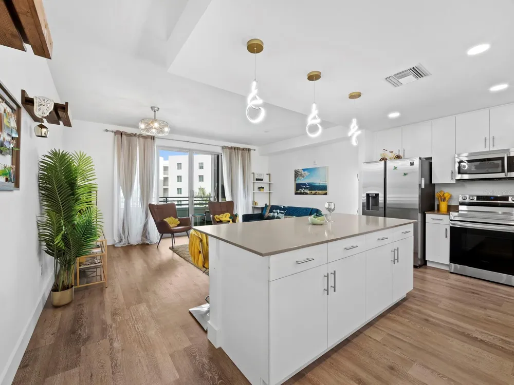 1703 TAMIAMI TRAIL #306 Sarasota, FL 34234