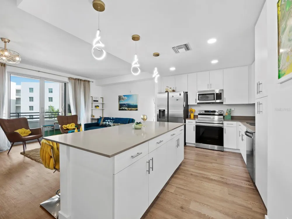 1703 TAMIAMI TRAIL #306 Sarasota, FL 34234