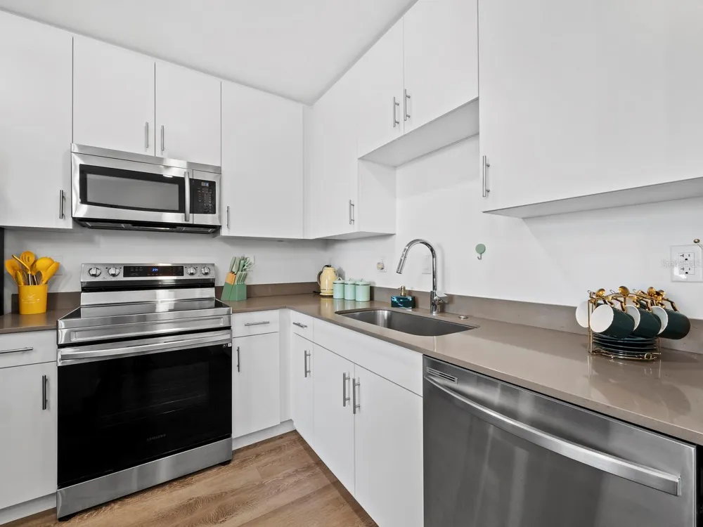 1703 TAMIAMI TRAIL #306 Sarasota, FL 34234