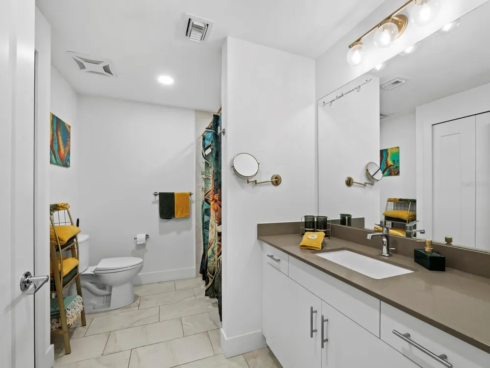 1703 TAMIAMI TRAIL #306 Sarasota, FL 34234
