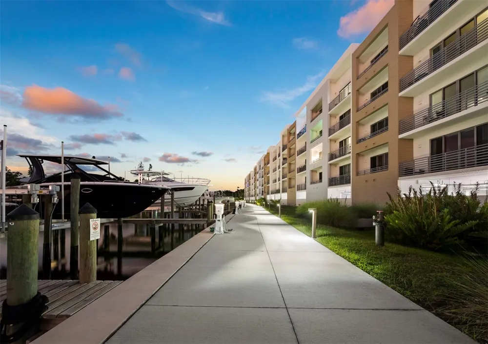 1703 TAMIAMI TRAIL #306 Sarasota, FL 34234