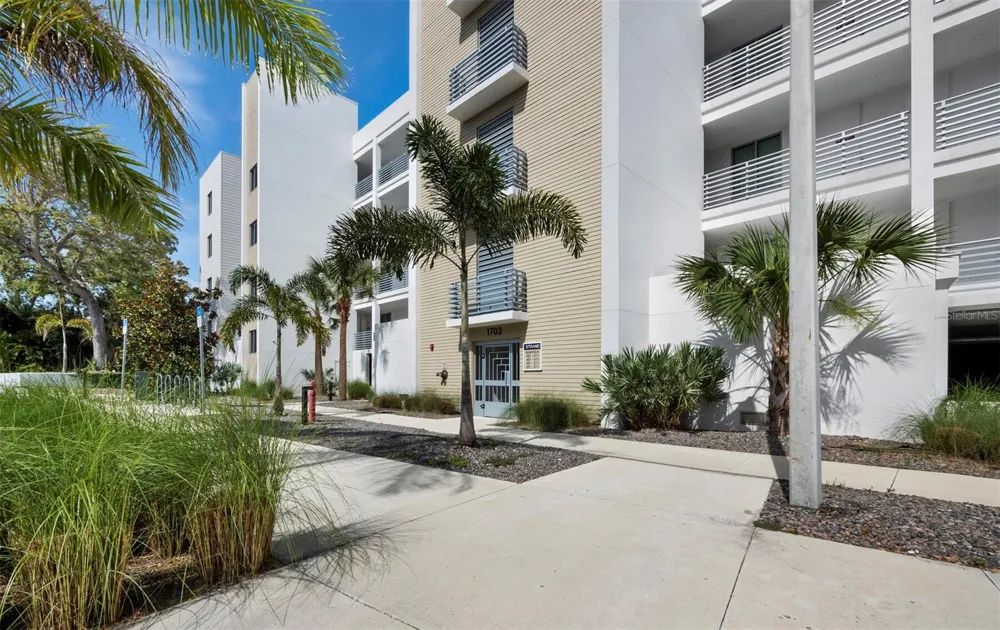 1703 TAMIAMI TRAIL #306 Sarasota, FL 34234