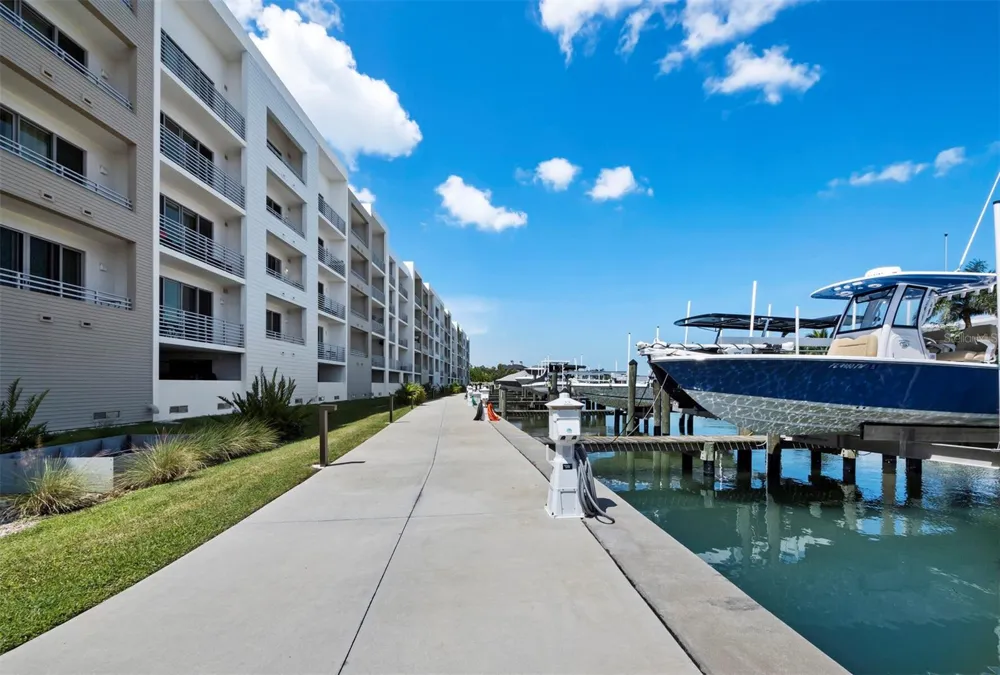 1703 TAMIAMI TRAIL #306 Sarasota, FL 34234