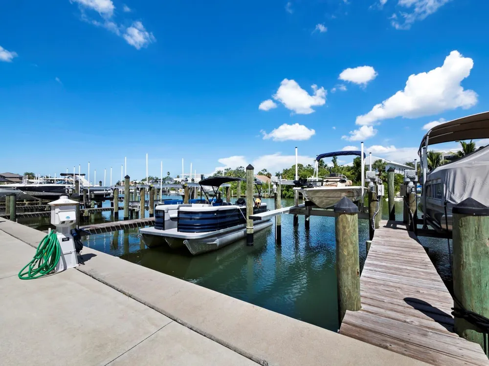 1703 TAMIAMI TRAIL #306 Sarasota, FL 34234