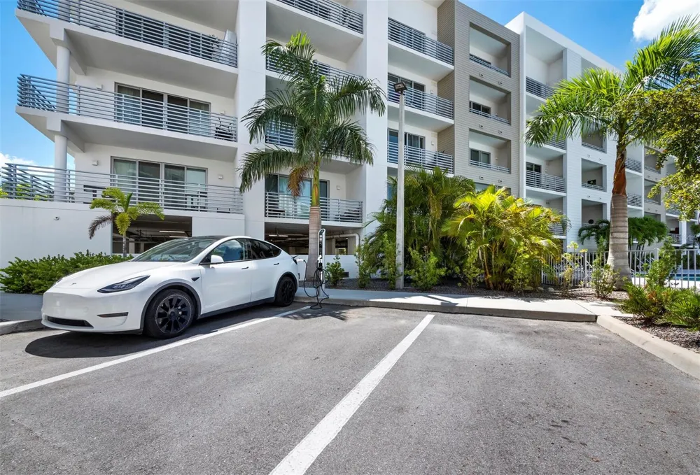 1703 TAMIAMI TRAIL #306 Sarasota, FL 34234