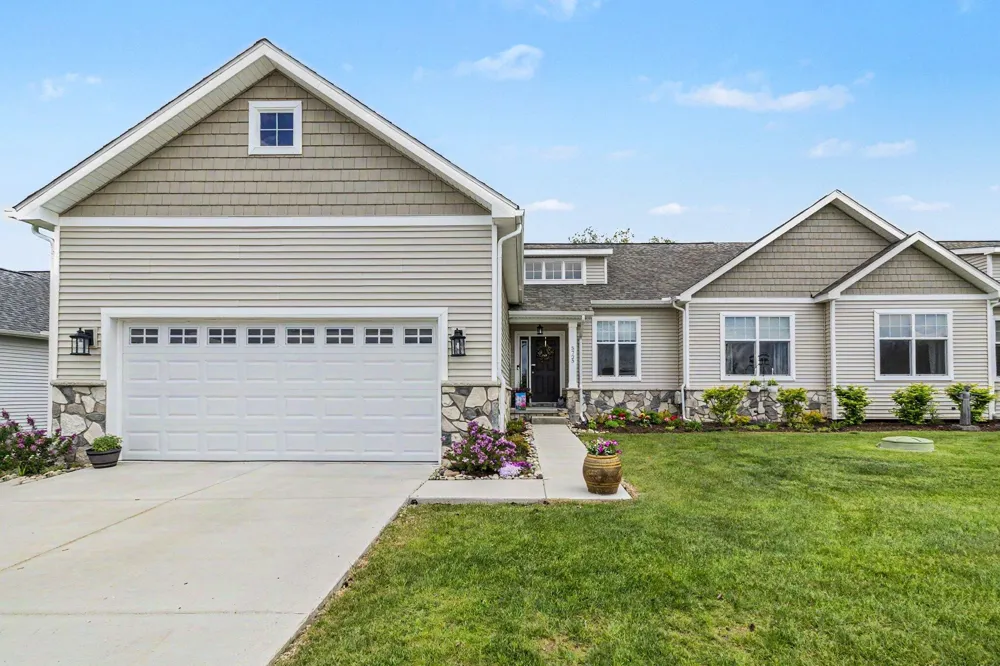 5725 Trail Side Lane Hamburg Township, MI 48189