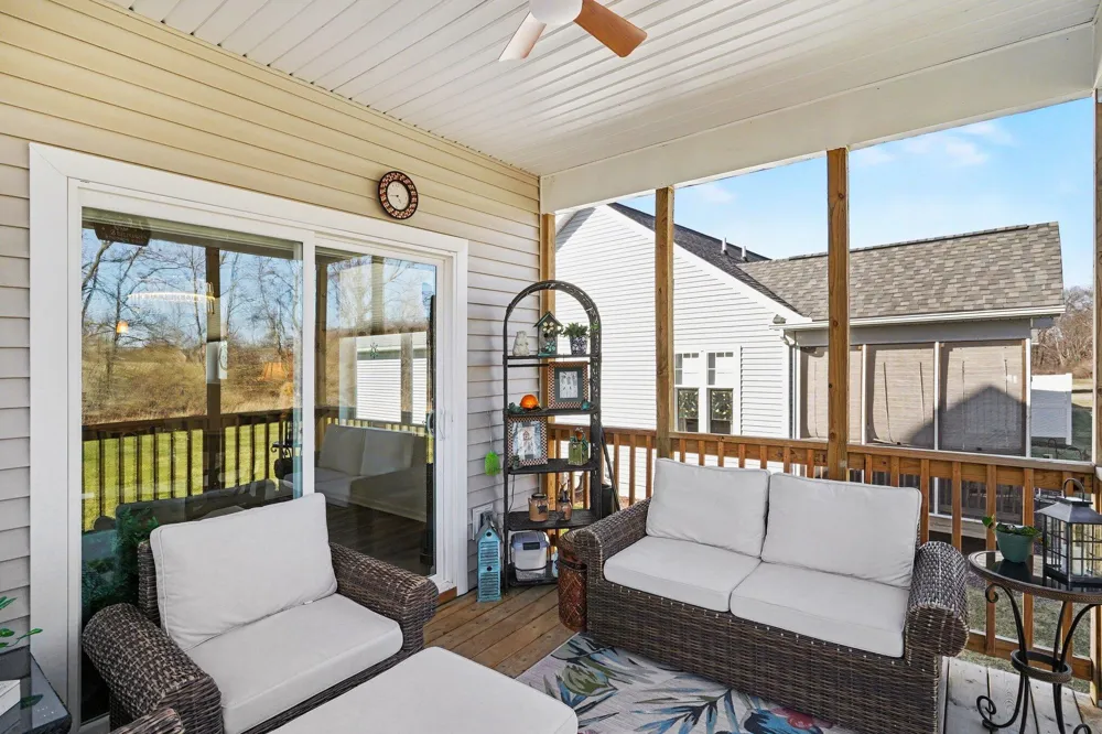 5725 Trail Side Lane Hamburg Township, MI 48189